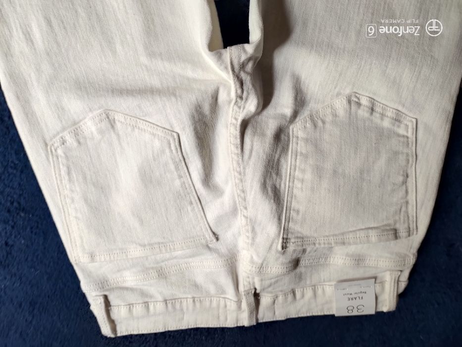 Calças Brancas Boca de Sino nº38