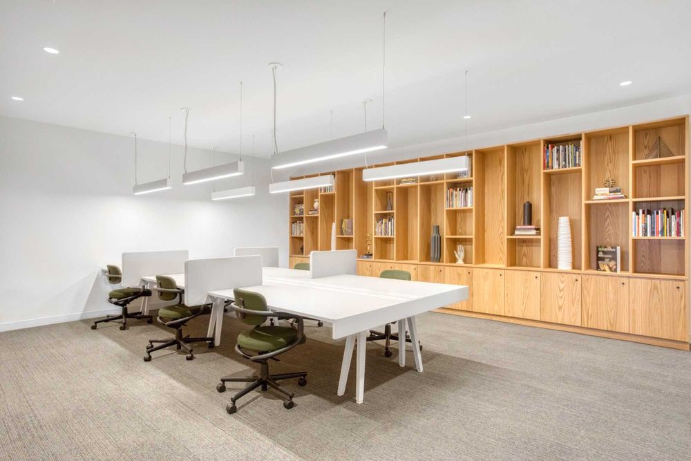 Znajdź własne biurko i zabierz się do pracy Spaces Platinium