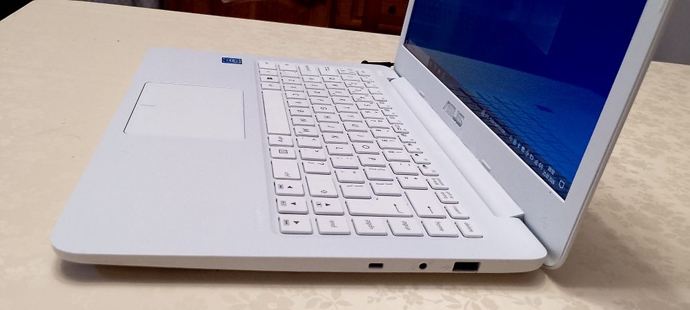 Laptop Asus E402S SSD Win10 gwarancja.