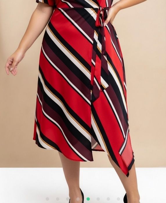 Яскрава асиметрична сукня в смужку р.16