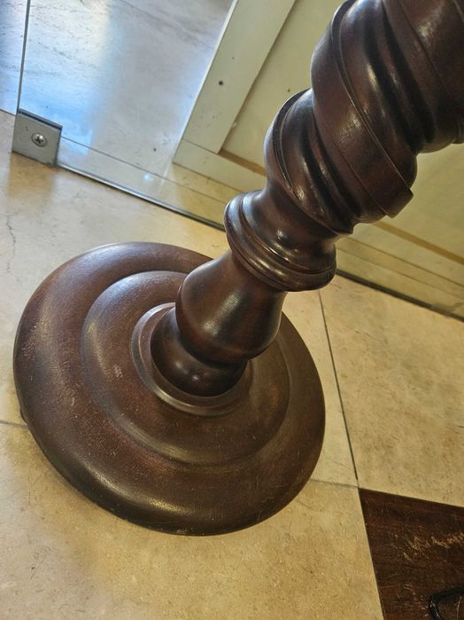 Coluna de madeira maciça para colocar vasos