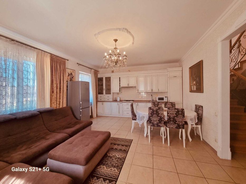 Долгосрочная аренда половині 2 єт. дома 145 кв.м. в с.Осещина