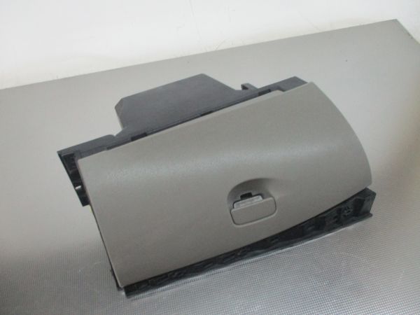 Porta luvas RENAULT Megane III (BZ0_)
