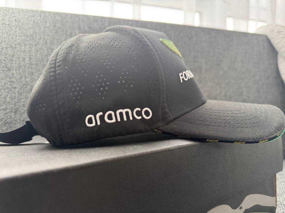 Бейсболка Aston Martin Racing х BOSS х Aramco Formula 1. Новая