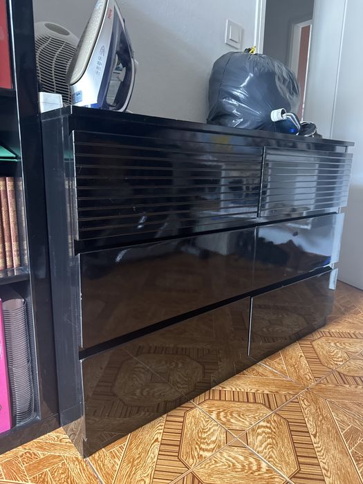 Cómoda 6 gavetas Preta Brilhante