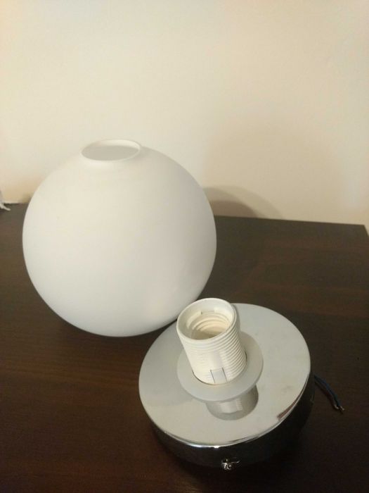 Lampa sufitowa biala