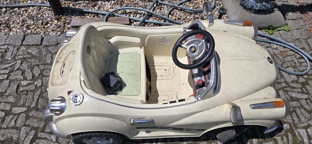 Samochód dziecięcy elektryczny