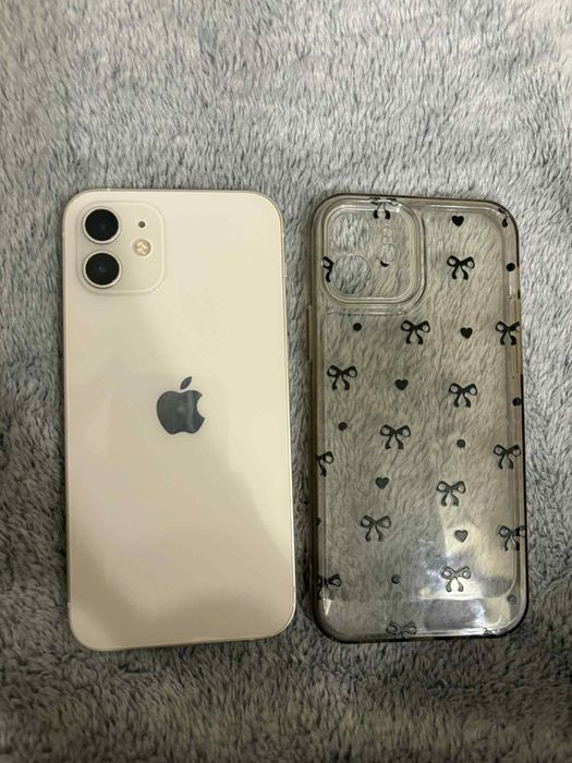 iPhone 12 w kolorze białym