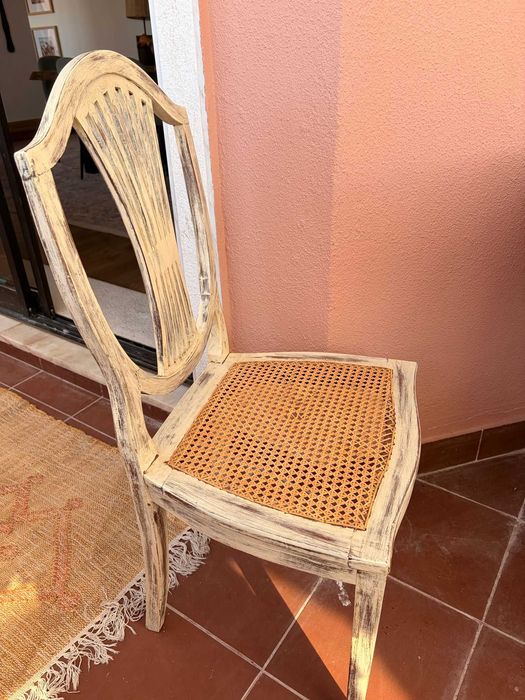 Conjunto mesa extensivél e cadeiras restauradas