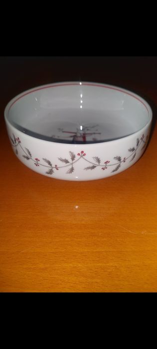 Peça marca Vista Alegre Teresa Lima e prato decorativo Vista Alegre