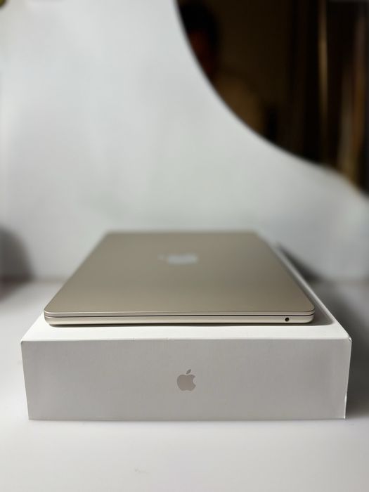 Apple MacBook Air 13" , 8-rdzeniowy procesor M3 (GPU 8 rdzeni), RAM 16 GB, dysk 256 GB