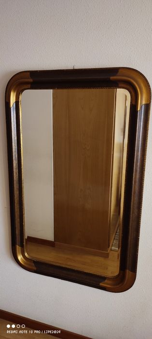 Espelho antigo revestido a talha