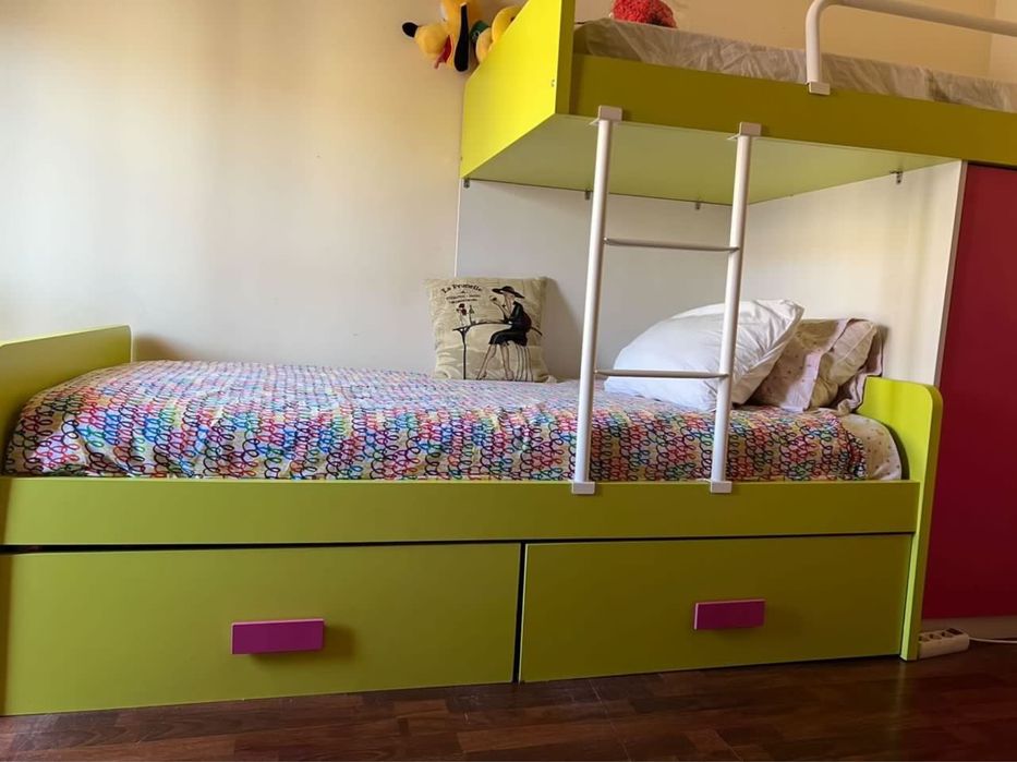 Vende-se conjunto de mobília em óptimo estado