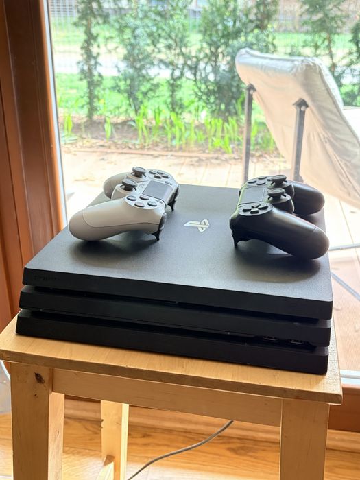 Playstation 4 pro + 2 pady + GTAV