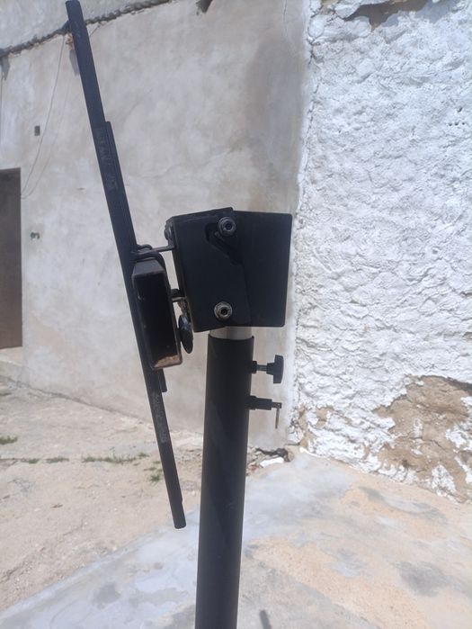 Suporte Tv com rodas ( tripé )