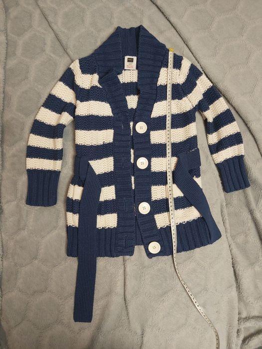 Sweterek kardigan wiązany dla dziewczynki r. 128