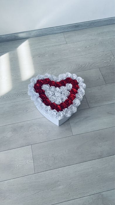 Букет з атласу , троянди, штучні квіти