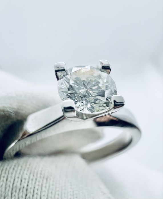 Золота каблучка з натуральним діамантом 0.43 карат.