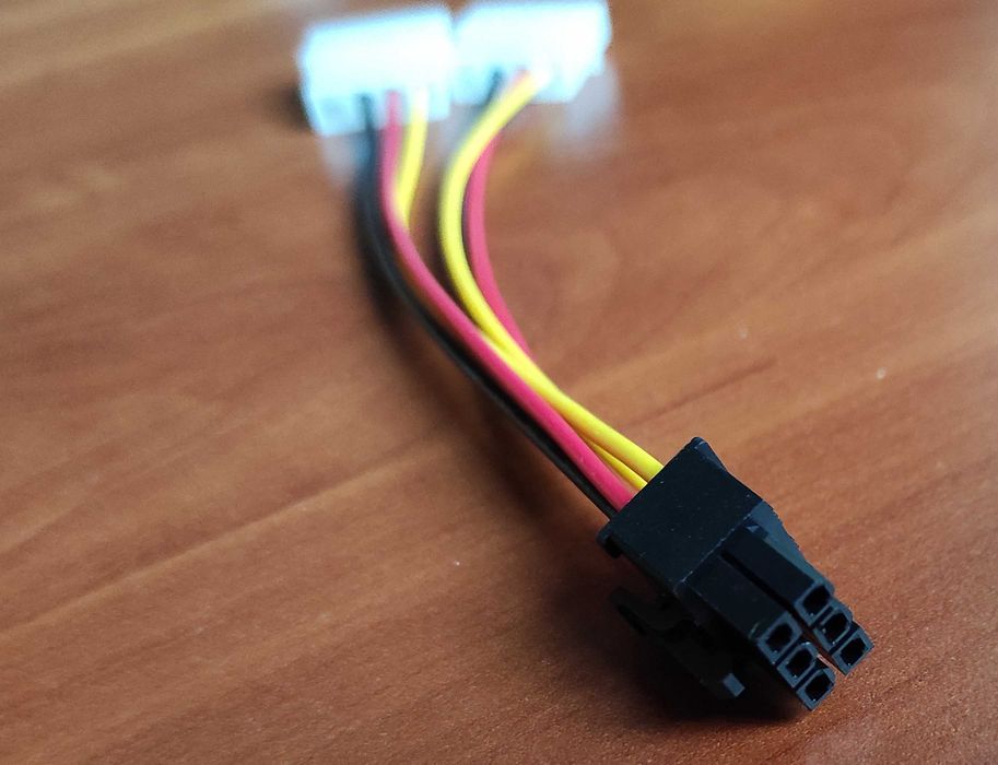 качественный фирменный переходник для доп. питания видеокарт 6 Pin