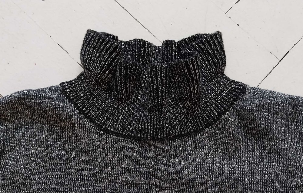 Elegancki sweterek czarny ze srebrną nitką, Reserved, 110 cm / 4-5 lat