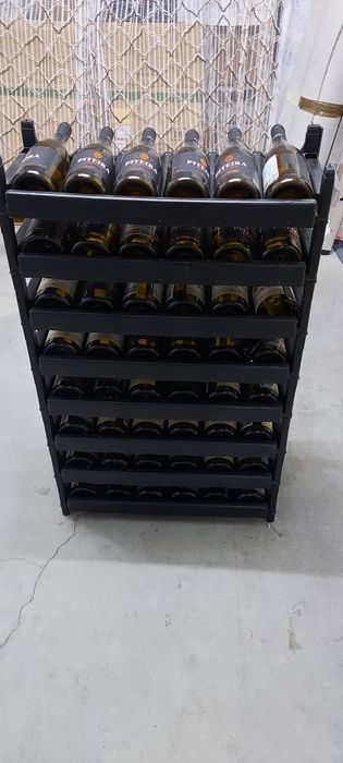 Garrafeira em fibra.