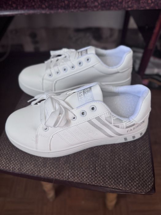 Кроссовки. Кросівки 40 розмір