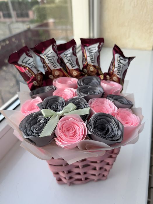 Букетик з атласної стрічки.