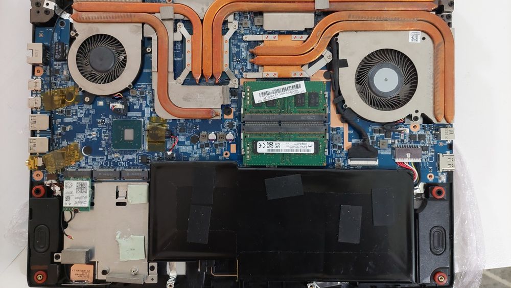 Laptop MSI GF65 Thin 10UE (AVARIADO, peças ou reparação) - NEGOCIÁVEL