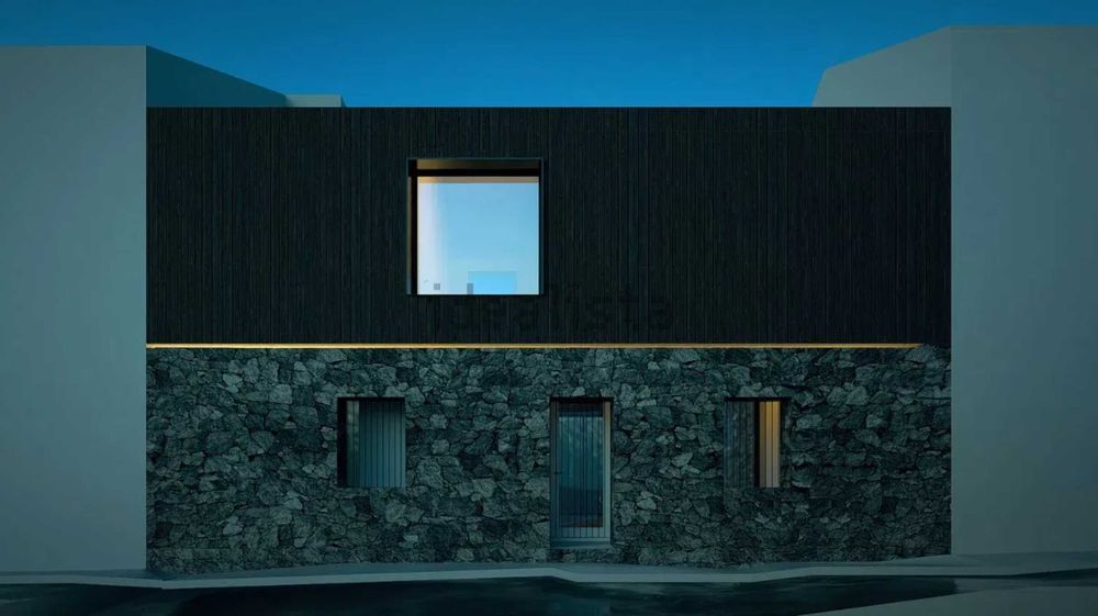 Terreno com ruína no vale das Furnas