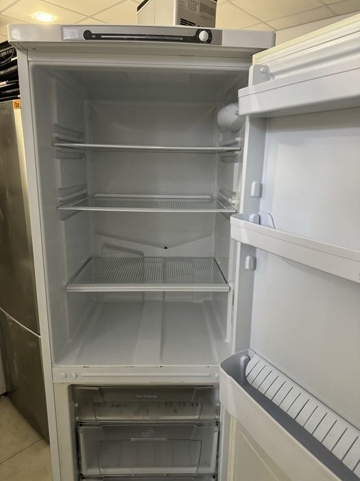 Холодильник Indesit ds2828