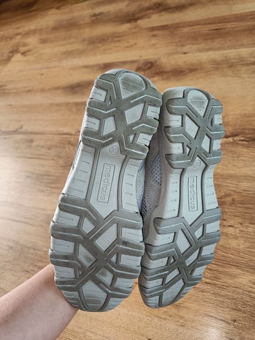 Półbuty damskie 40 39 .5 skórzane medicus adidasy oddychające sandały srebrne