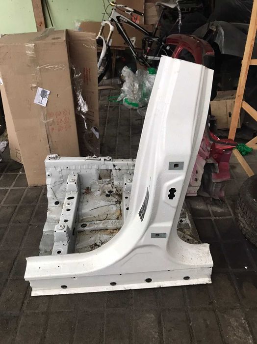 БМВ Х3 поріг стійка центральна ліва X3 G01 разборка BMW шрот запчасти