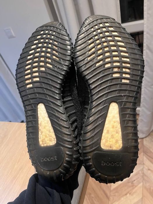 adidas Yeezy boost 350 v2 core black red 44.
