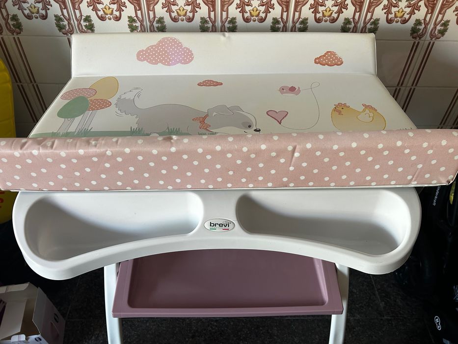 Muda fraldas com banheira