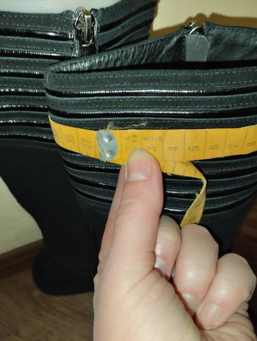 Продам замшеві сапожки
