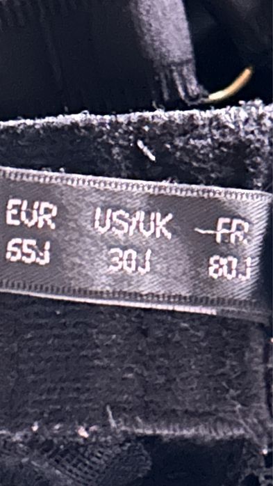 Czarny Biustonosz modelujący Charade 65J 30J