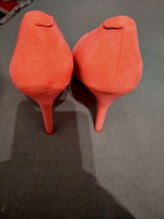 Sprzedam szpilki pomarańczowe rozm.38