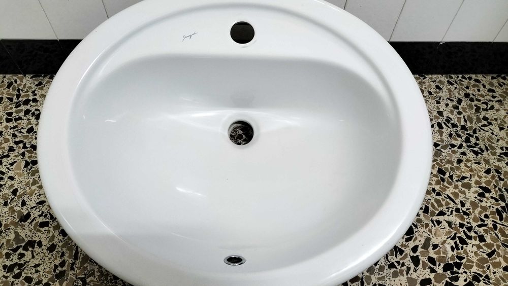 Lavatório cerâmica para móvel em otimo estado para desocupar 20€