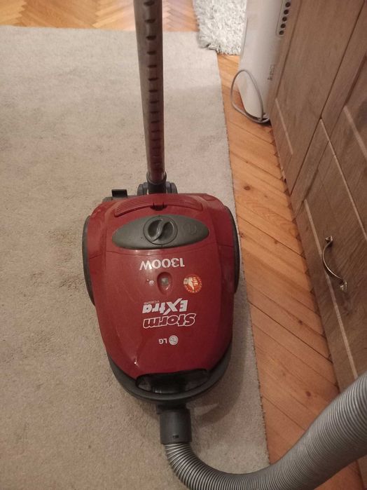 Пилесос , порохотяг.