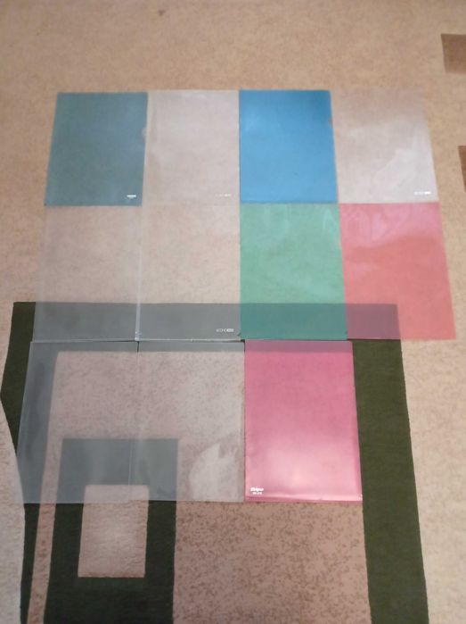 Продам 6 для паперів, 30 білих, 28 кольорових та папку на резинках