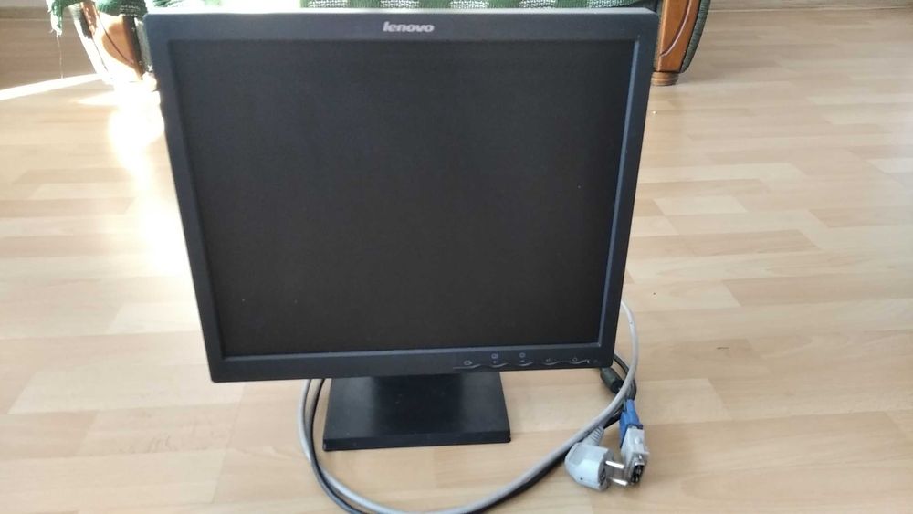 Monitor Lenovo 17 cali