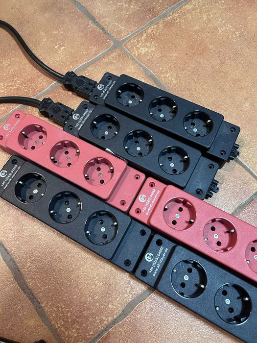 System Zasilania Biurowego NETBOX MSK A.&H. Meyer | 8 Modułów (24 Gniazda) | Komplet Kabli | zasilanie UPS | gniazda podblatowe | listwa przedłużacz