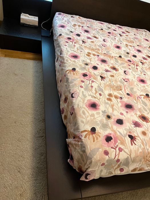 Cama de casal moderna