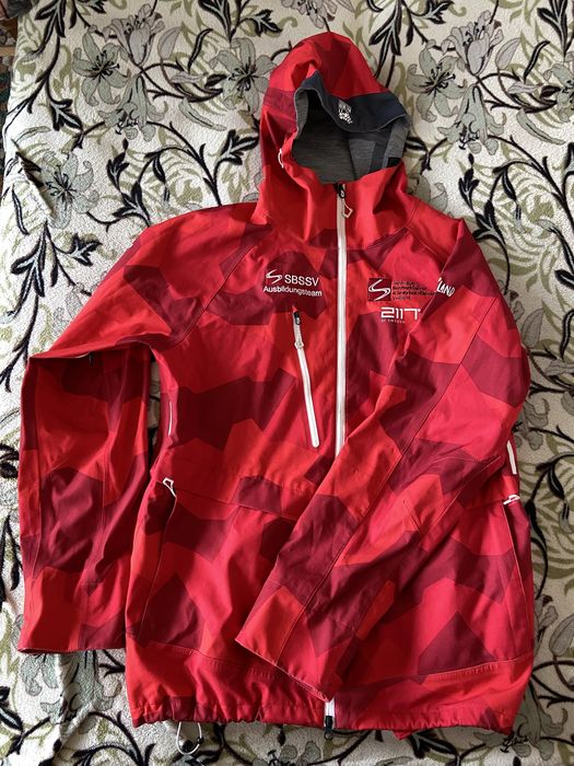 Легка водонепроникна куртка / штормівка 2117 of Sweden Red Camo
