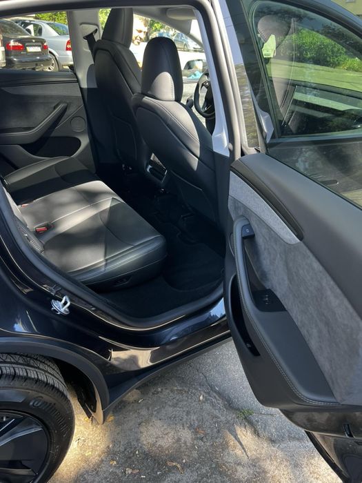 Продам Tesla model Y.