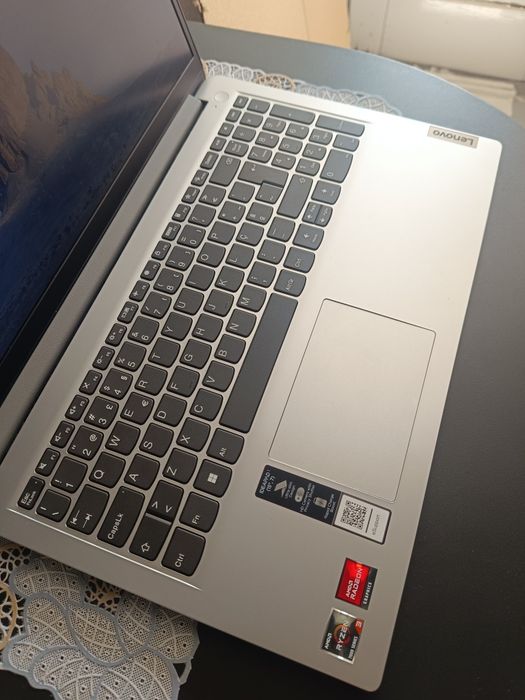 Notebook Lenovo semi novo