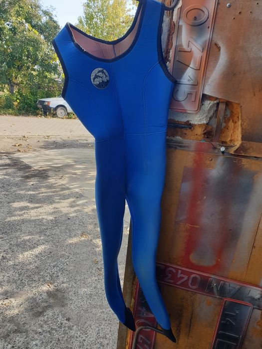 Продаю гібдрокостюм.