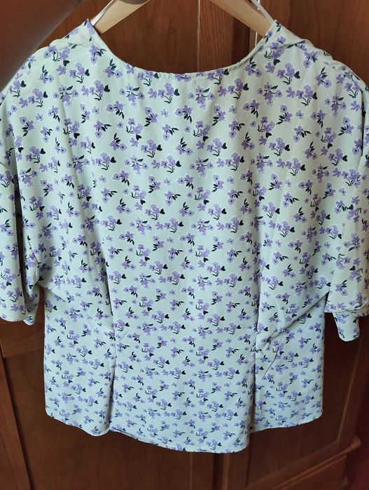 Blusa Branca com Flores Lilás - Tiffosi