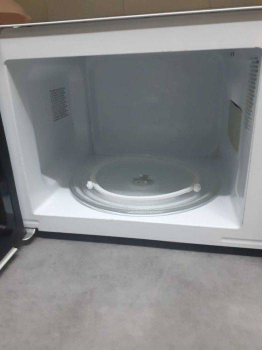 Micro Ondas "Kunft", pouco usado