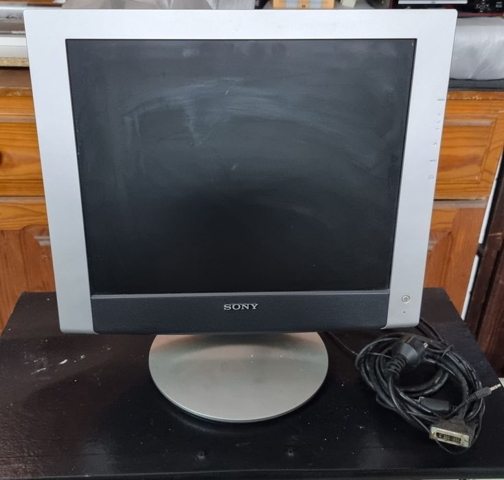 Sony Monitor Lcd SDM-HX 73